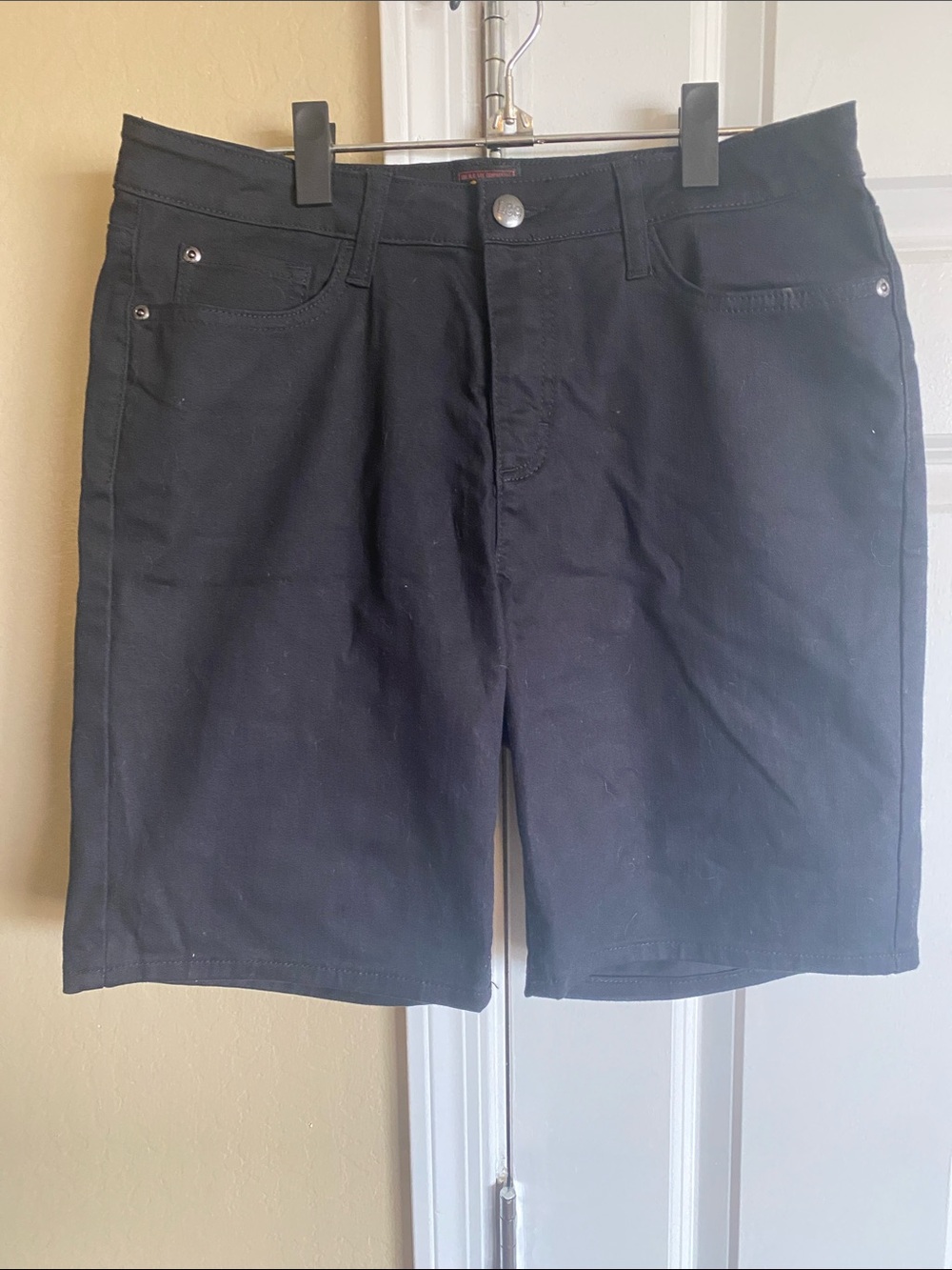 Lee Black Bermuda Shorts Women’s Size 10 Mid Rise Stretch